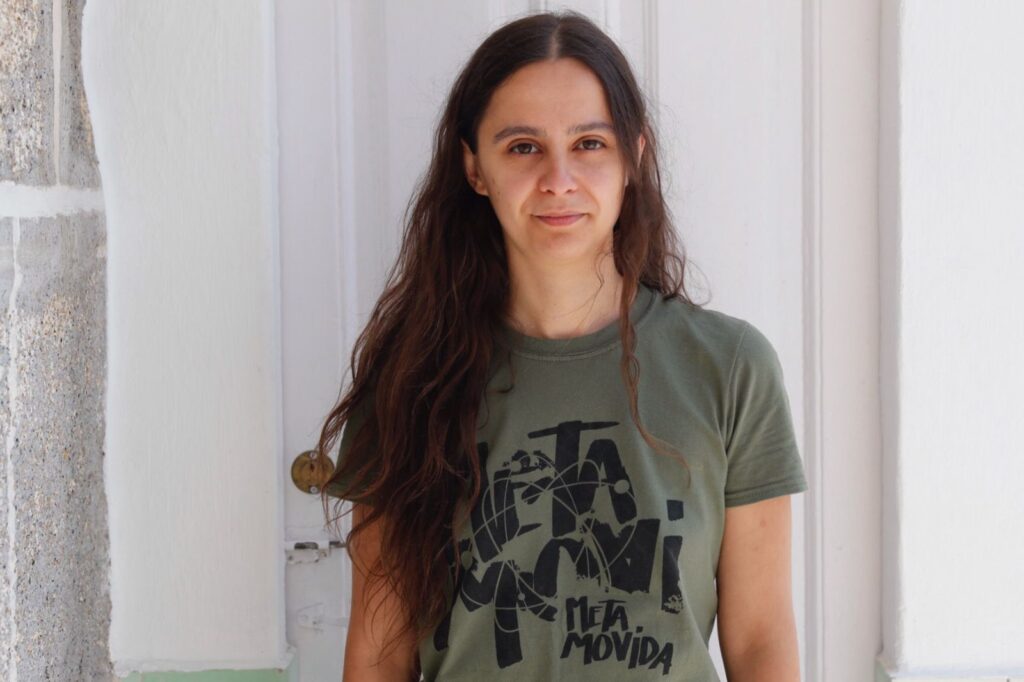 Elena Vázquez, violín. Sus otros proyectos son Cuarteto Dumka, O.M.E.GA., Orquesta Metamovida, Peña, Marrones Burócratas | José Lores