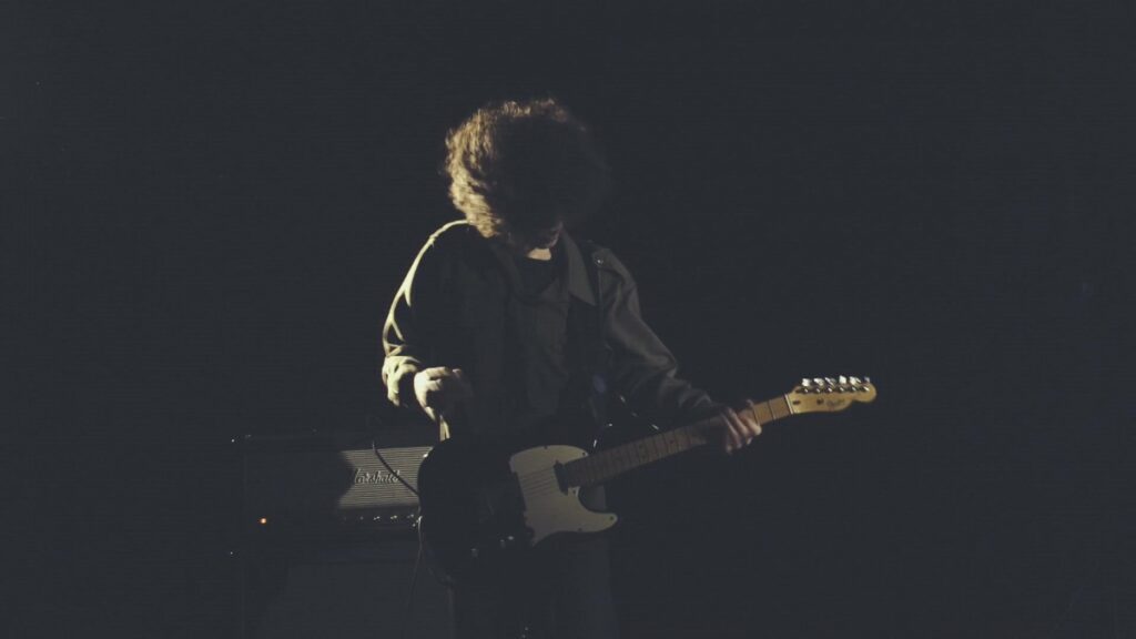 Jose Fino guitarras y un amasijo de cables y pedales Adarme Visual