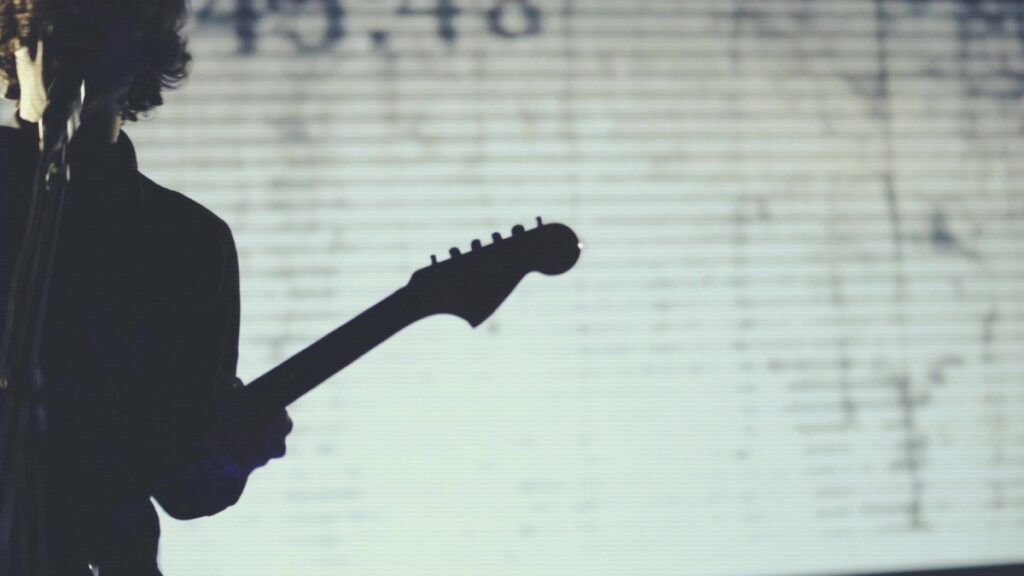 Sergio Garcia cantante y en los nuevos Voltaica tambien guitarrista Adarme Visual